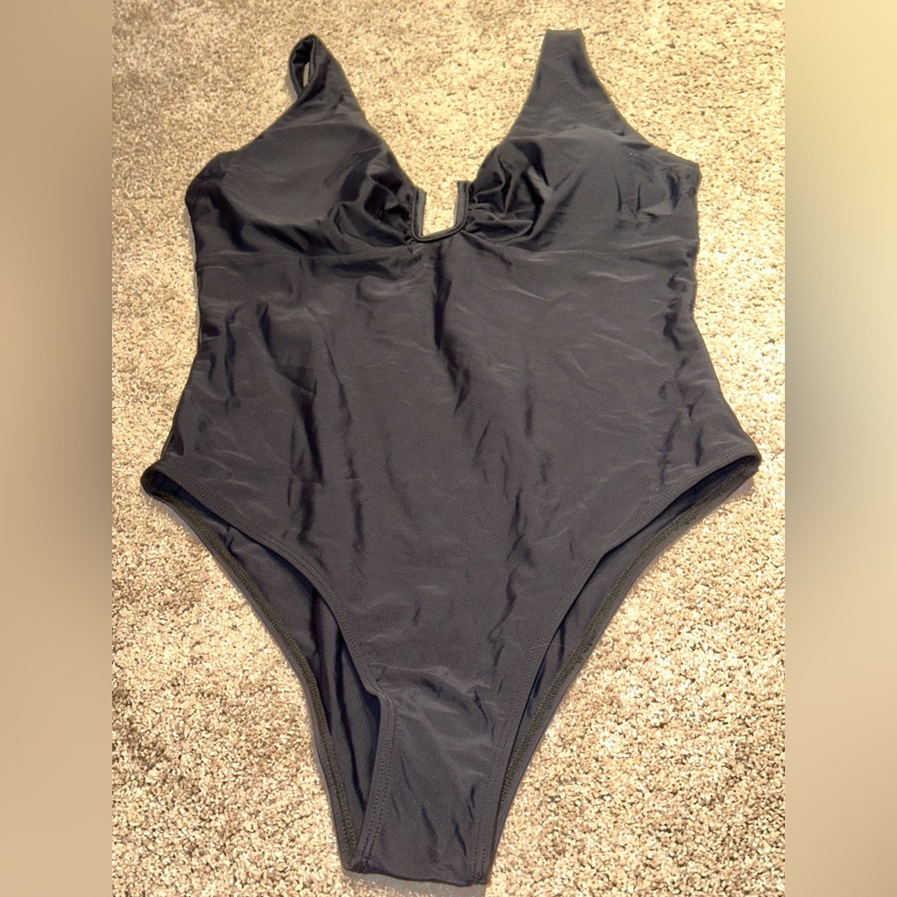 NWOT women’s one piece swimsuit. Size XL